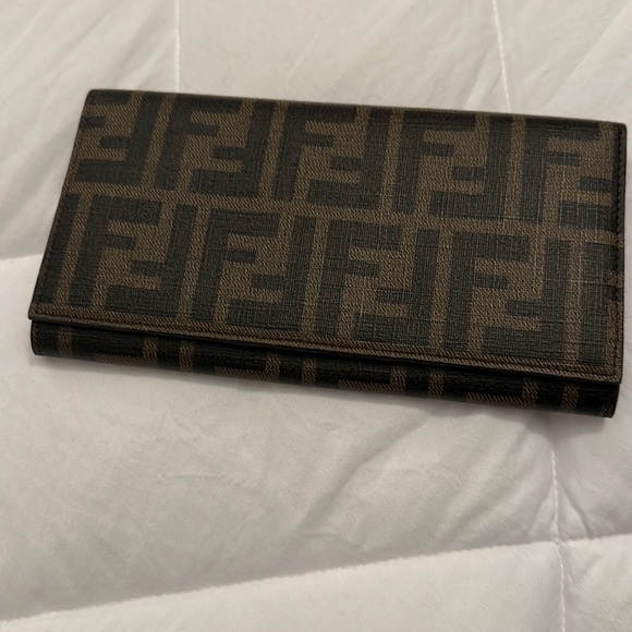 Fendi wallet - Picture 1 of 3